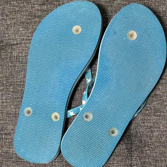 Vera Bradley flip flops - Picture 2 of 2